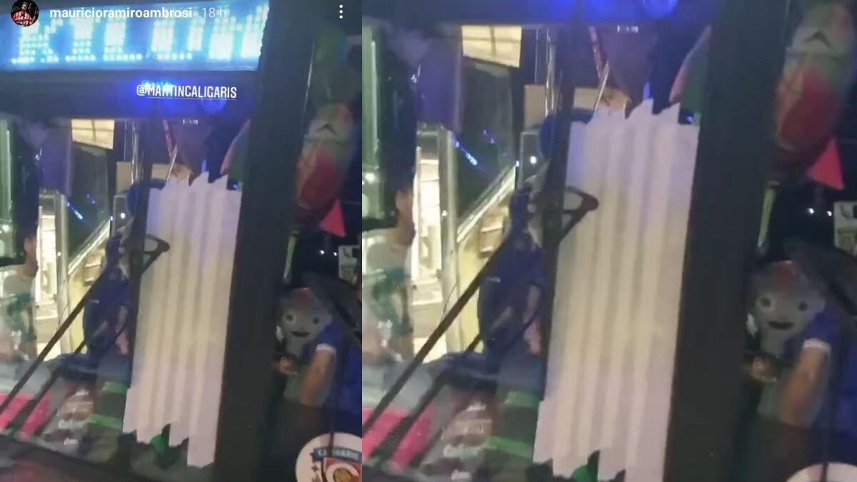 El colectivo en el que iba el grupo fue atacado a pedradas.