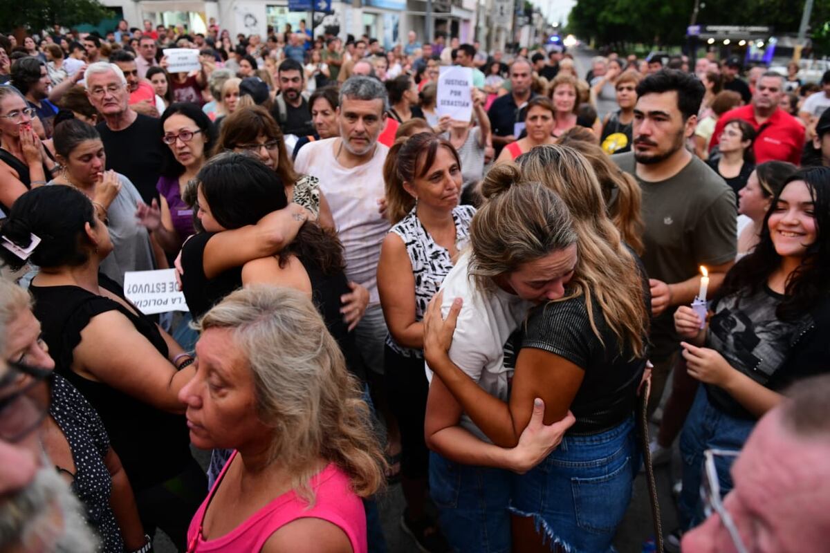 Vecinos de Yofre Norte reclaman por más seguridad luego del asesinato de Sebastián Villarreal tras el robo de su motocicleta. (Javier Ferreyra / La Voz)