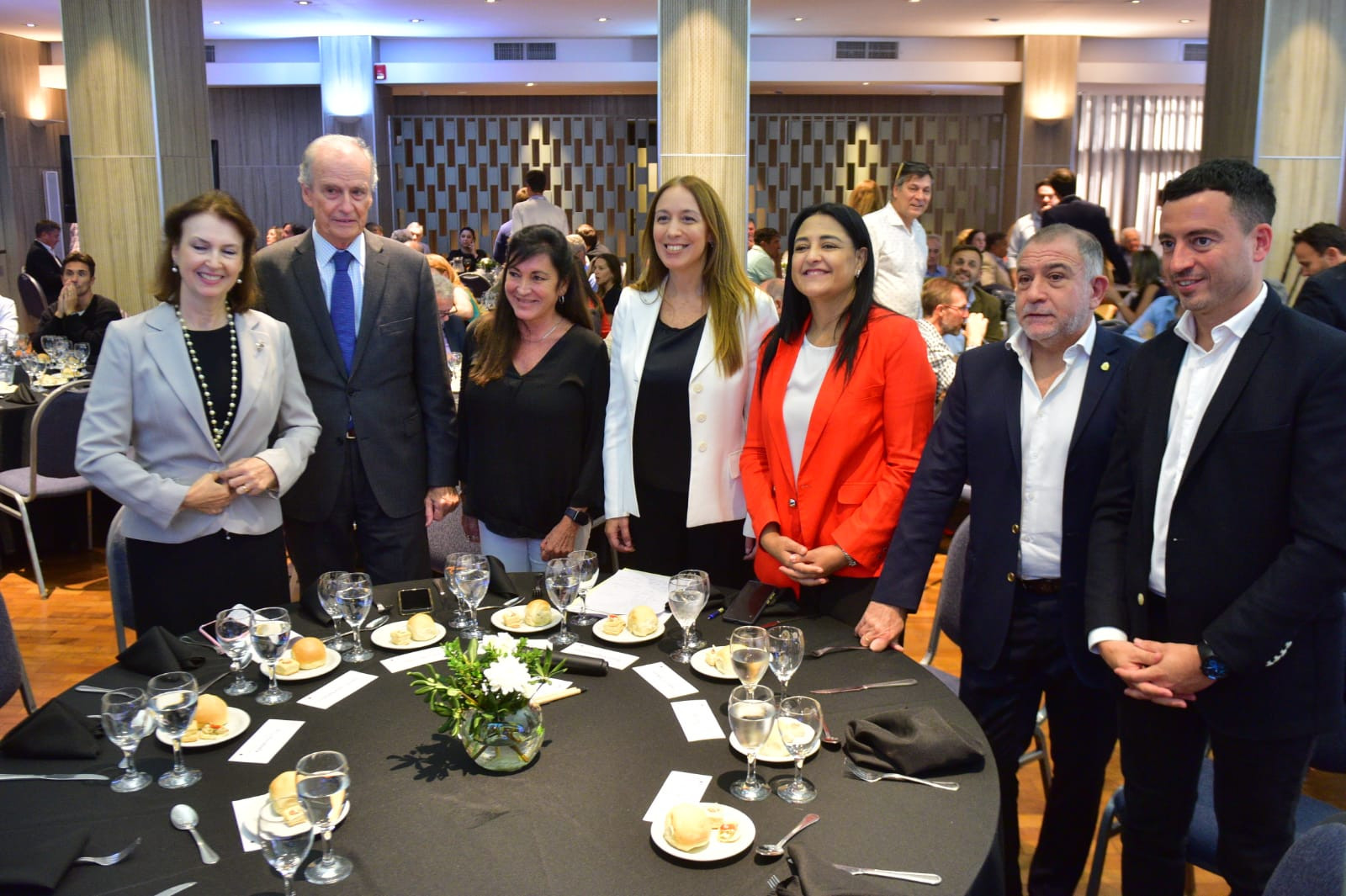 María Eugenia Vidal dió una conferencia en la Bolsa de Comercio de Córdoba, acompañada de Diana Mondino y Manuel Tagle. (Ramiro Pereyra / La Voz)