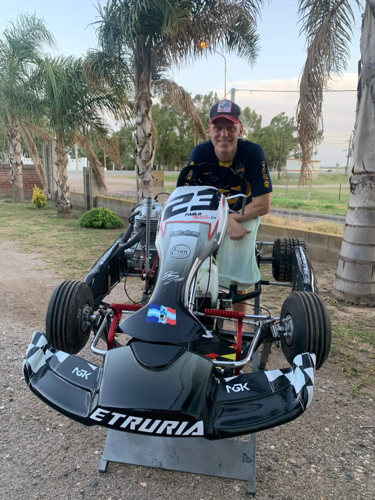 "Pablito" Mattalía, junto a su karting y la felicidad de estar en su casa, junto a sus seres queridos, luego de haberla pasado mal. (Gentileza Pablo Mattalía).
