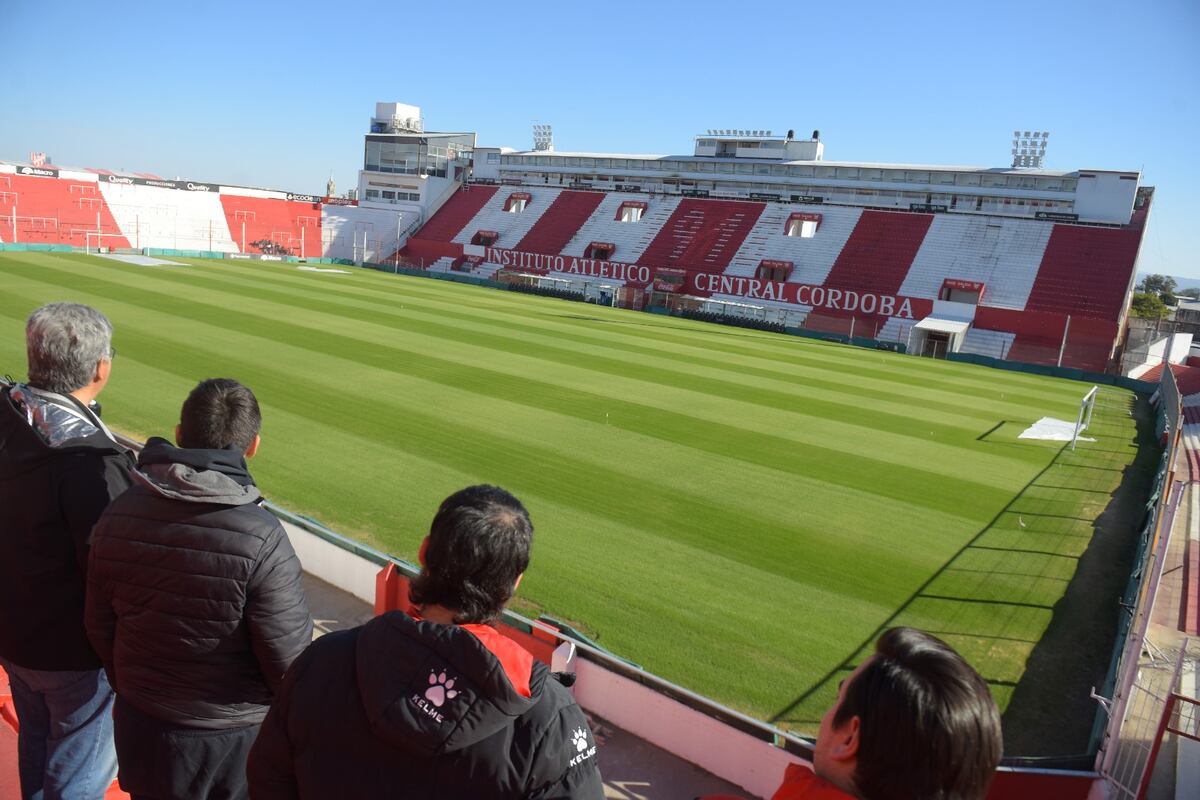Los socios de Instituto agotaron la Preferencial, la tribuna sin alambrado que tiene el Monumental. (José Gabriel Hernández / La Voz).
