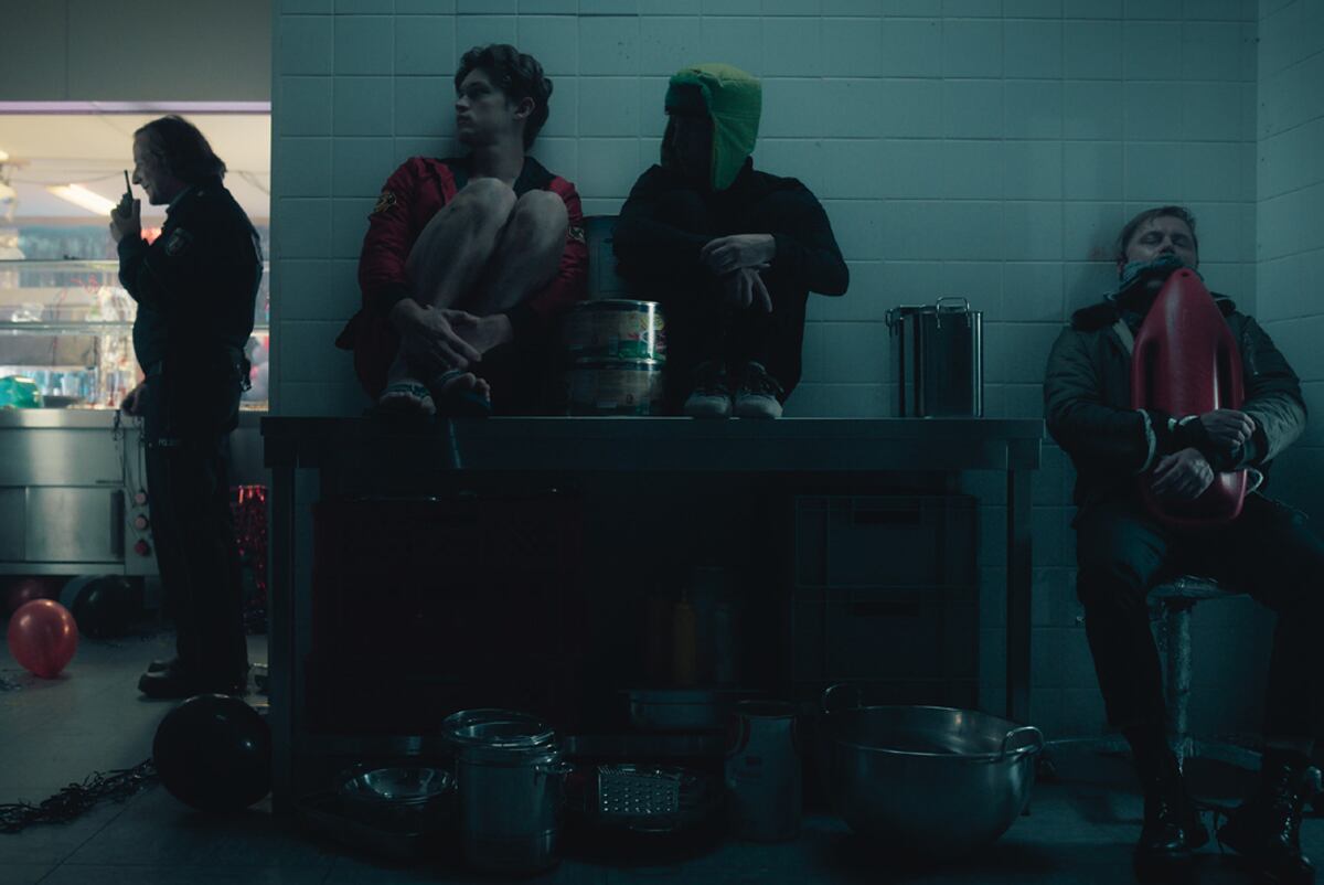 How To Sell Drugs Online Fast (Netflix. ).
