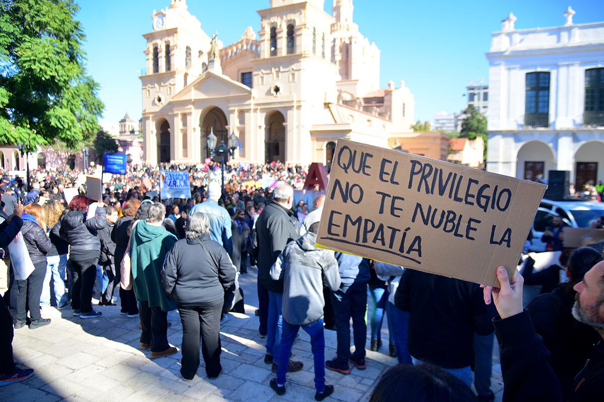 Paro total y movilización por la ley de emergencia en discapacidad en Córdoba. (Pedro Castillo / La Voz)