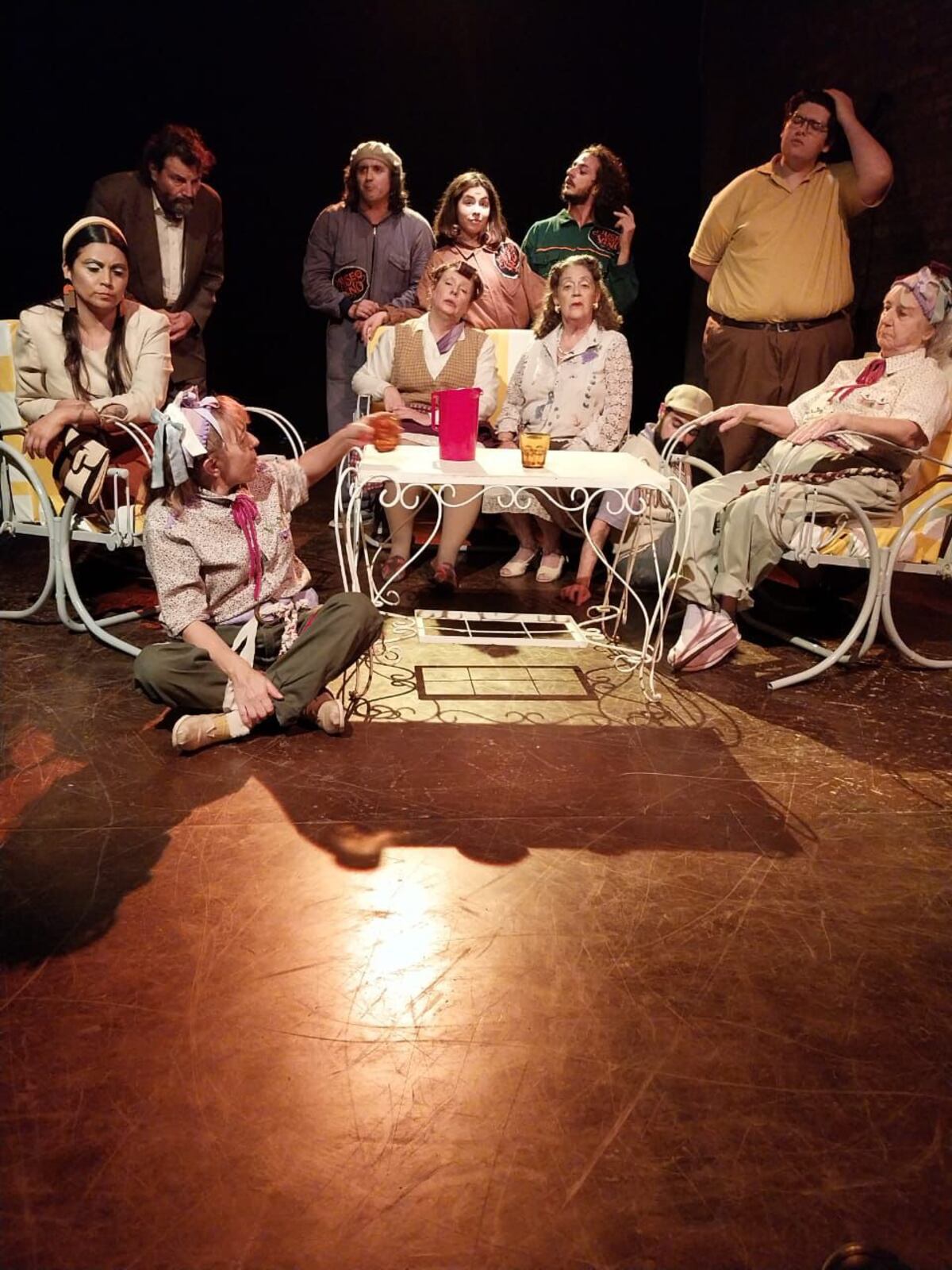 Elenco completo de "El Museo del Vino", obra que se representará en Cimarrón, ciclo de teatro salvaje del Sindicato de Maravillas. (Prensa Sindicato de Maravillas)