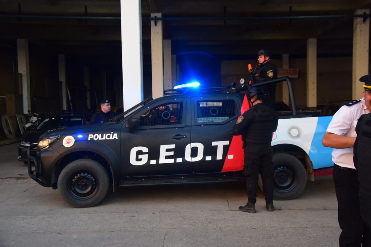 La Provincia presentó los nuevos vehículos de la Policía en el estadio Kempes. (Javier Ferreyra/La Voz)