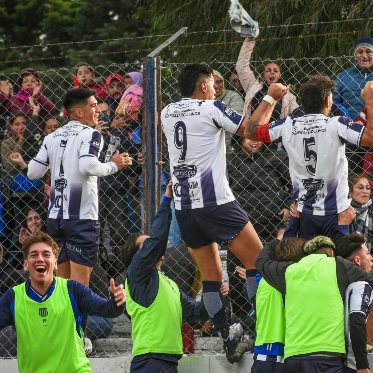El clásico de Berrotarán definirá al campeón de la Liga de Río Tercero, entre Belgrano y Talleres. (Gentileza Instagram @catberrotaran).