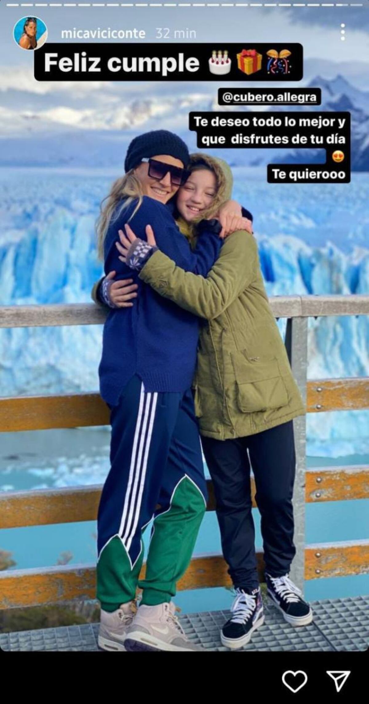 Mica Viciconte le desea un feliz cumpleaños a Allegra Cubero.