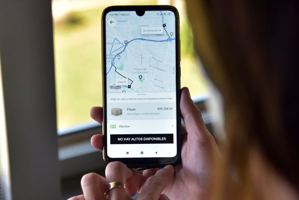 Uber ofrece también el servicio Flash, como alternativa de cadetería.(Foto Facundo Luque)