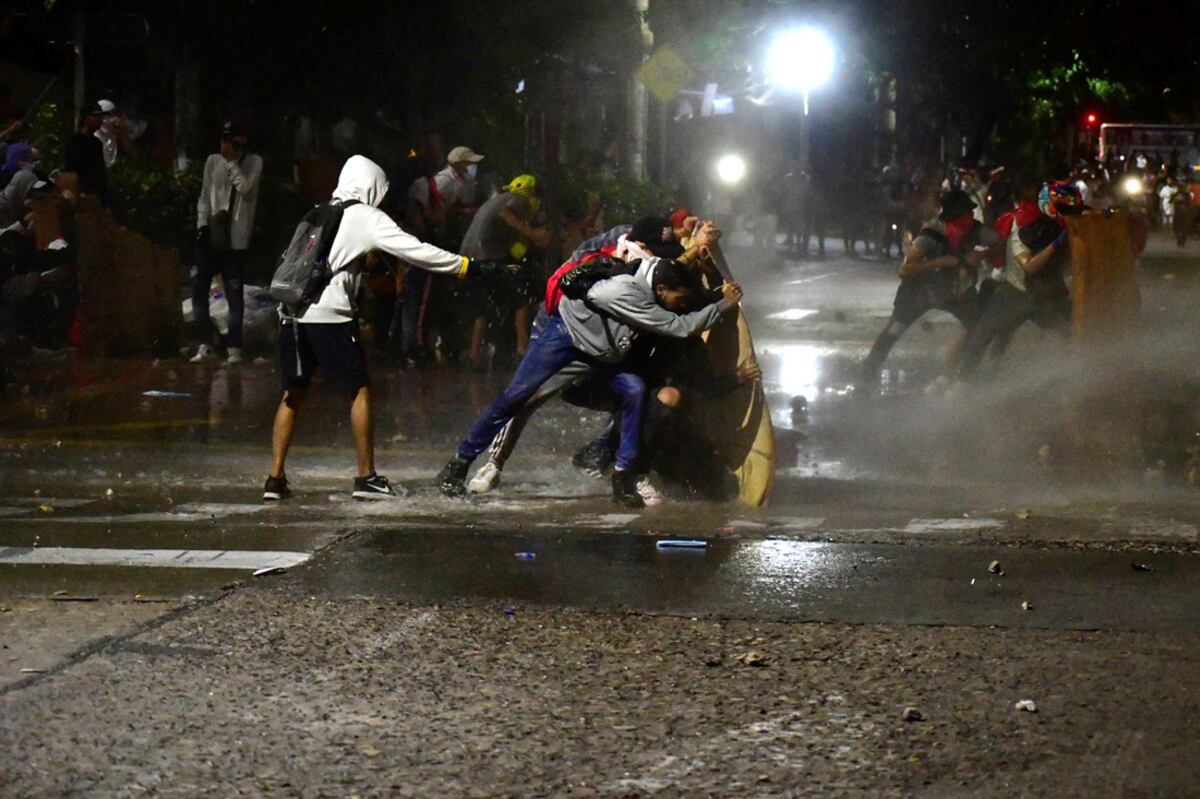 La violencia no cesa en Colombia donde se registran protestas callejeras sin cesar desde el 28 de abril. (AP)