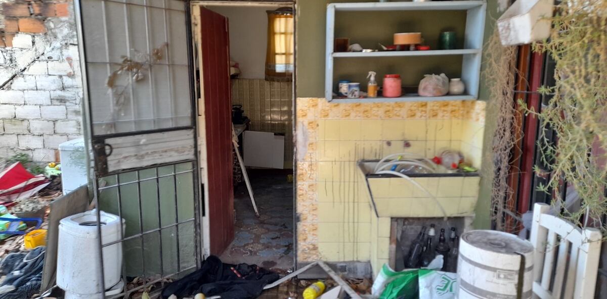 Por dentro, así es la casa donde asesinaron a las tres jóvenes en Florencio Varela.