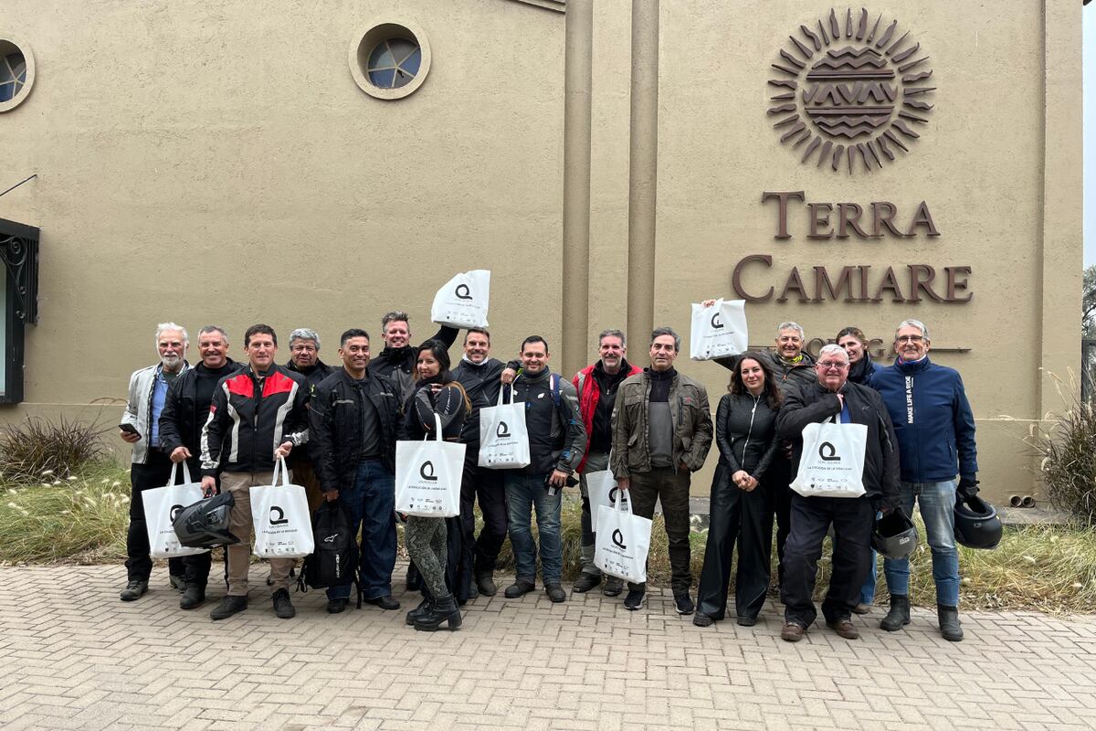 La experiencia culminó con un almuerzo exquisito en la bodega, donde los participantes compartieron anécdotas y fortalecieron los lazos de la comunidad Motorrad.