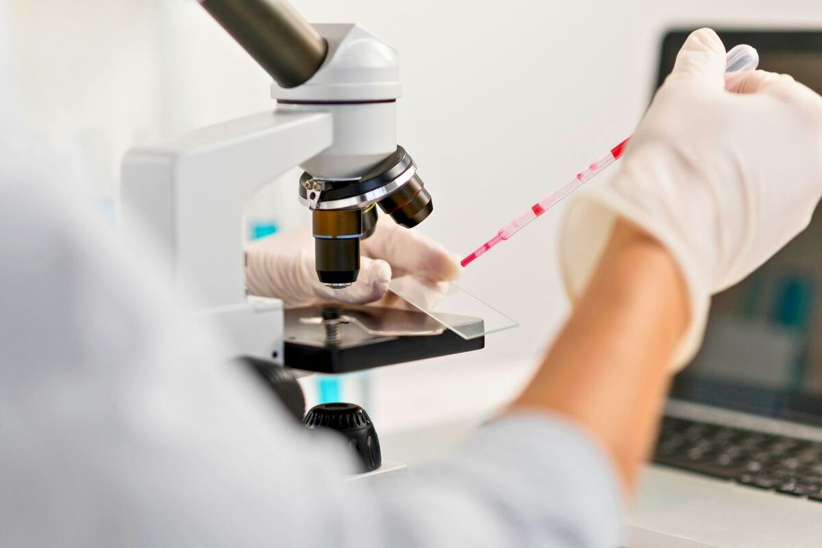 El estudio genético molecular permitió confirmar el diagnóstico y orientar un tratamiento dirigido.