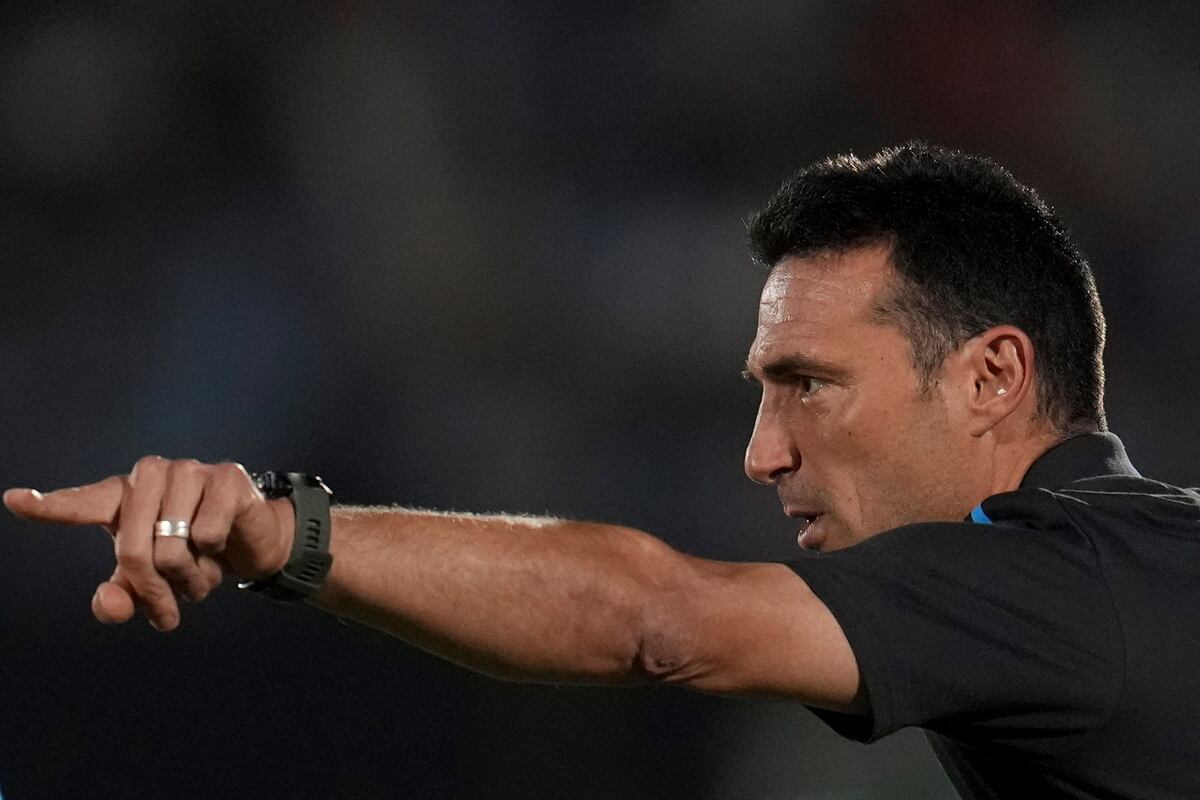 Argentina en su partido ante Uruguay en Eliminatorias. (AP).