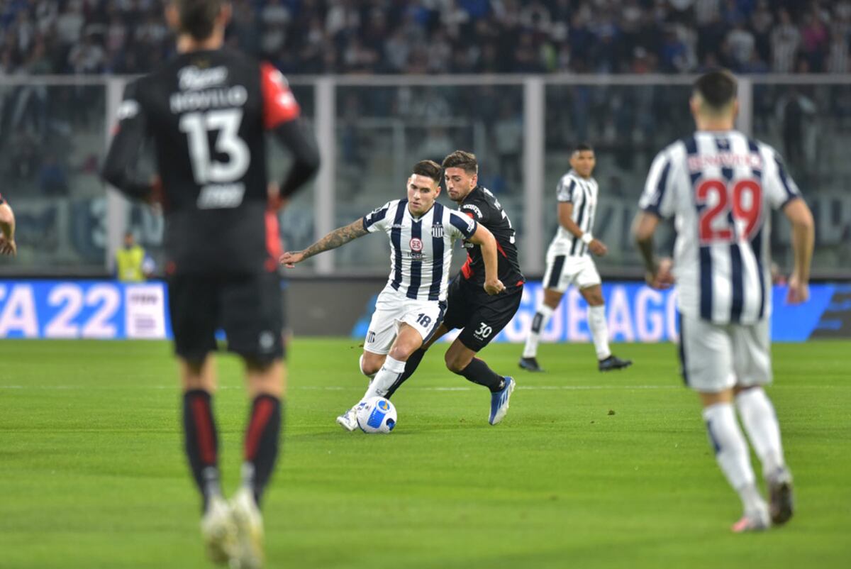 Rodrigo Villagra, volante de Talleres, cada vez más sólido. (Facundo Luque / La Voz)