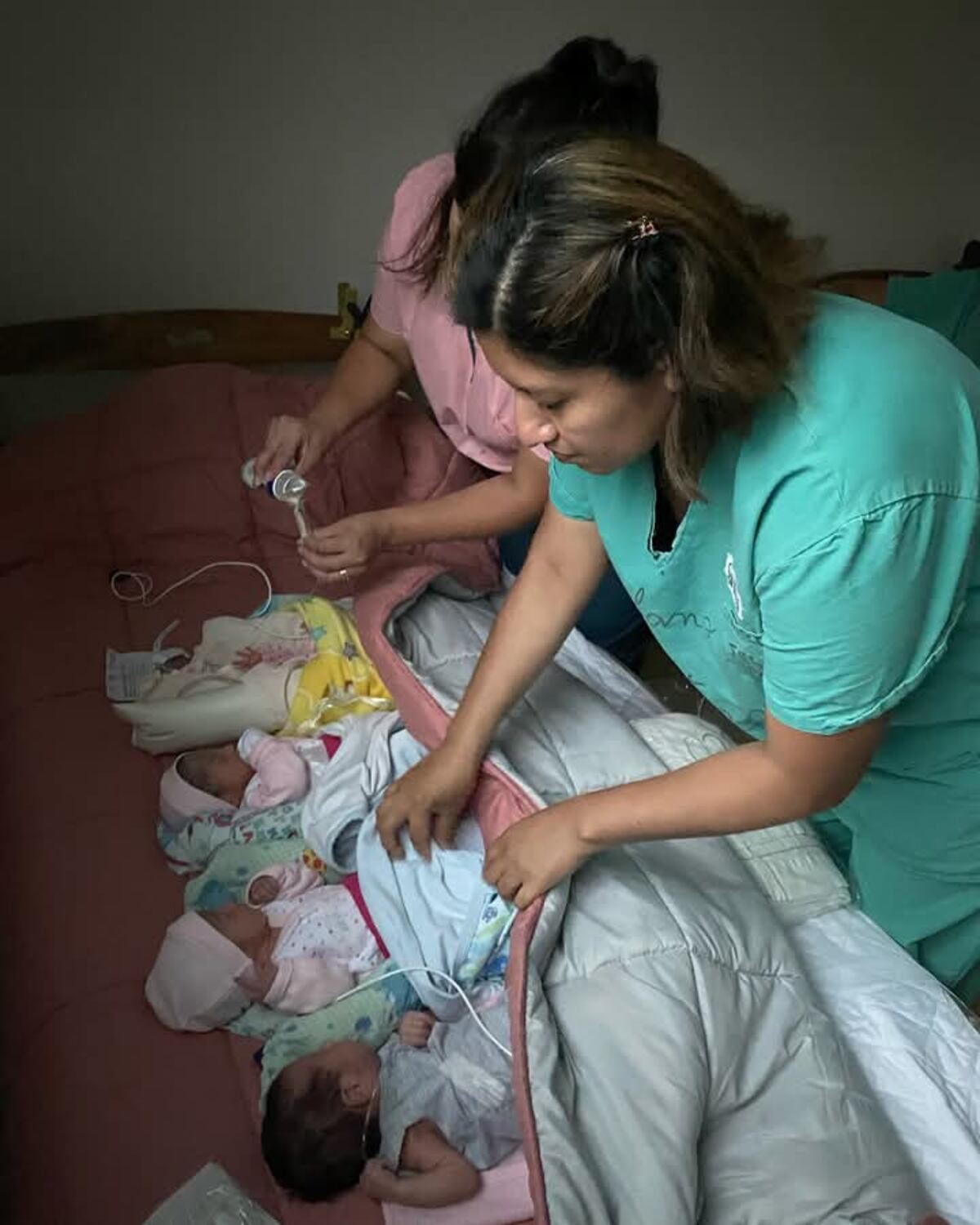 Las enfermeras que se encargaron de evacuar a los bebés del hospital Penna en Bahía Blanca.