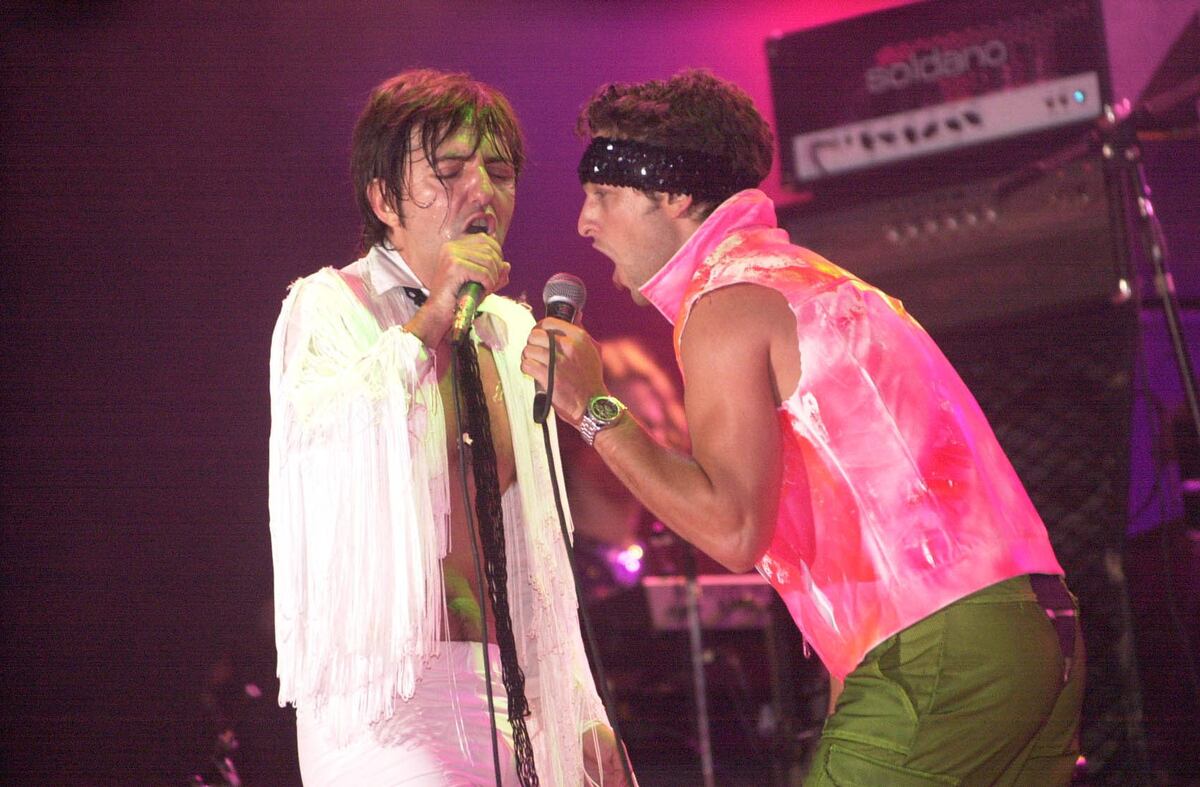 Adrián Dárgelos y Diego Uma, durante el show de Babasónicos en el Cosquín Rock 2022. (La Voz/ Archivo)