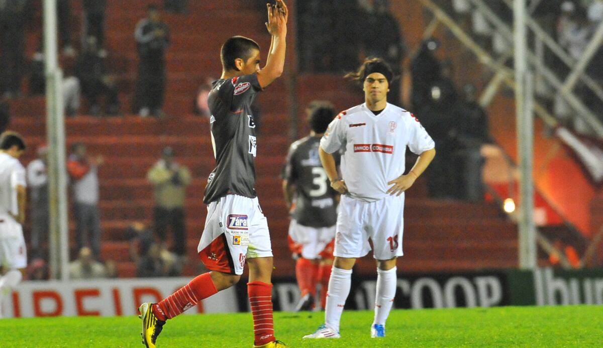 El 12 de agosto de 2011 la Gloria venció por 2 a 0 a Huracán en Alta Córdoba con Franco como DT. Paulo mostró algunos pincelazos de su talento y compartió la delantera con Burzio y López Macri.
