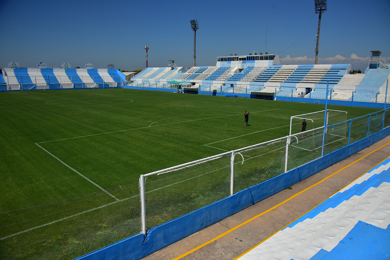 Nuevas obras en el estadio Miguel Sancho de Racing de Nueva Italia
Foto: Pedro Castillo / La Voz