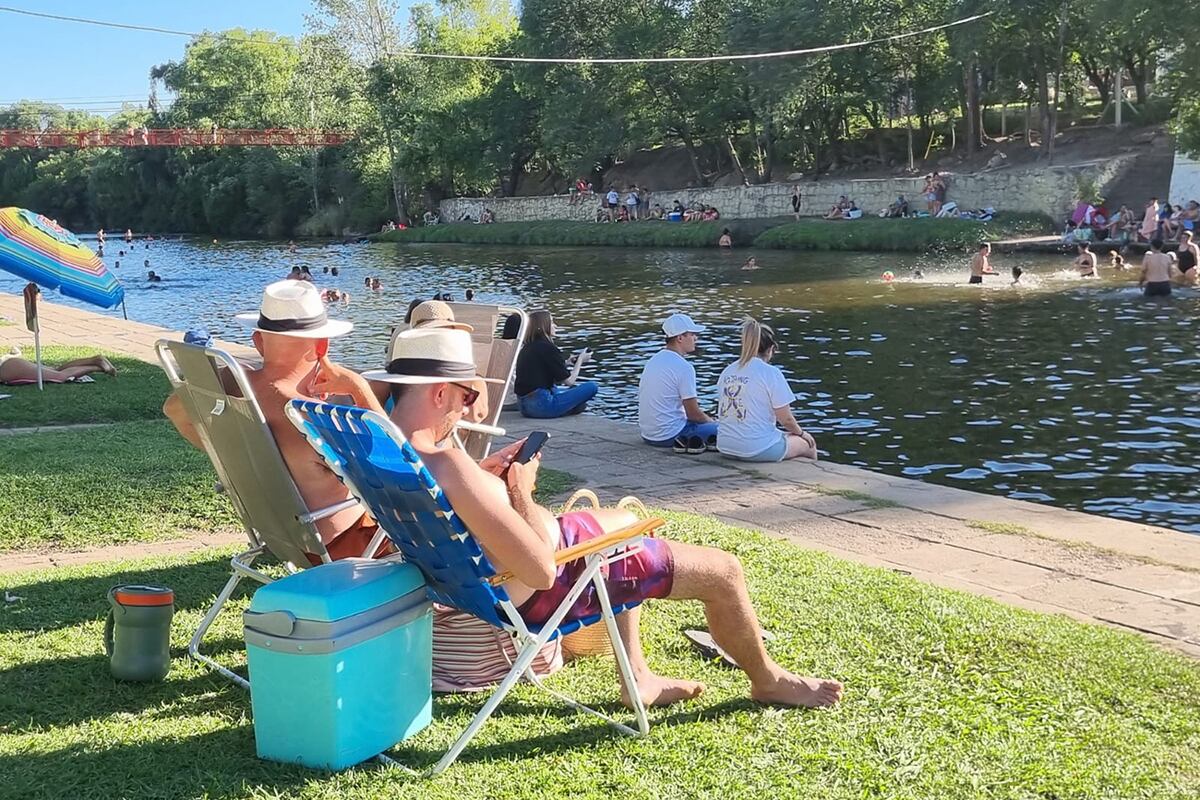 Turismo. Costas del rpo en Mina Clavero: este fin de semana podría ser un anticipo, en clima, del verano por venir. (La Voz)