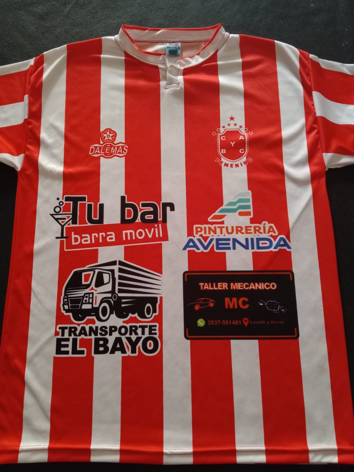 Central Bell Ville homenajea al “Tula” Curioni con una camiseta que une al Rojo y a la Gloria. (Gentileza).