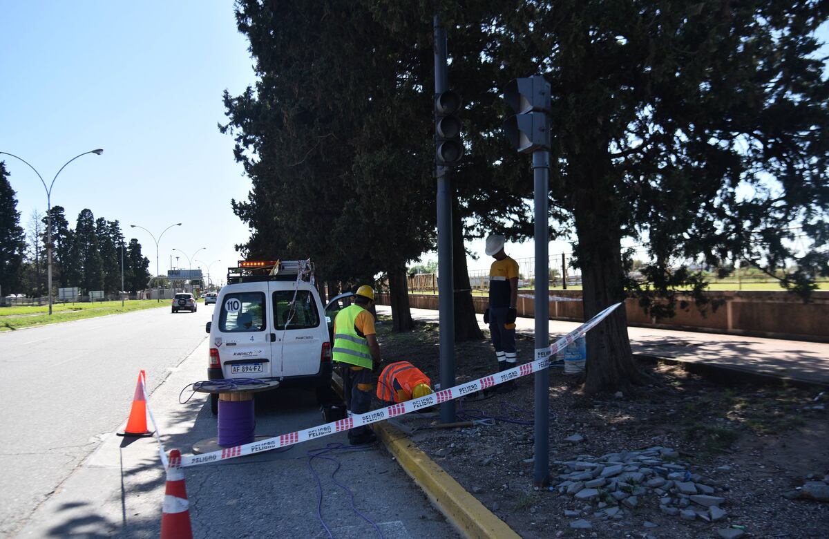 El dispositivo semafórico es de gran importancia para el tránsito vehicular que transita por ruta 20 y que une a Villa Carlos Paz con la Capital. (Pedro Castillo/La Voz)