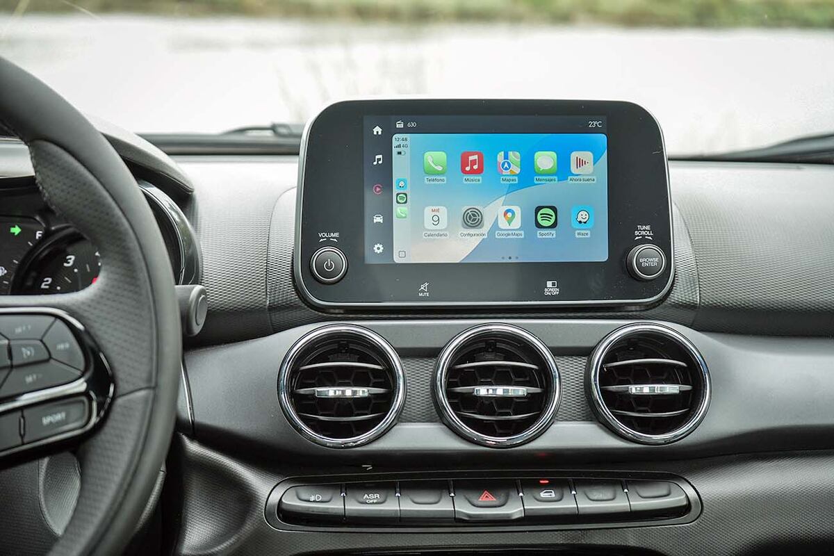Desde la opción intermedia, el sistema de info entretenimiento ofrece conexión inalámbrica para Android Auto y Apple CarPlay.