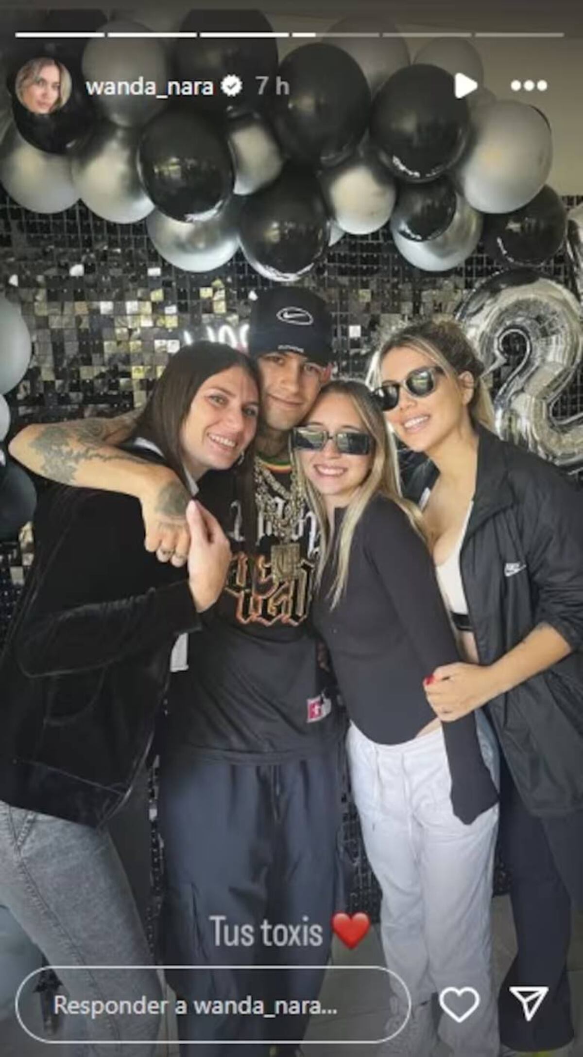 Wanda Nara y L-Gante, durante los festejos domingueros por los 25 años del cantante. (Captura)