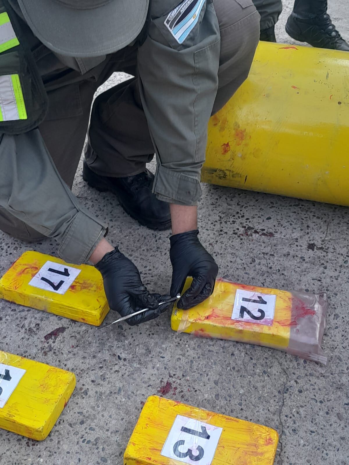 La droga fue encontrada en un tubo de GNC que había sido acondicionado. (Gentileza)