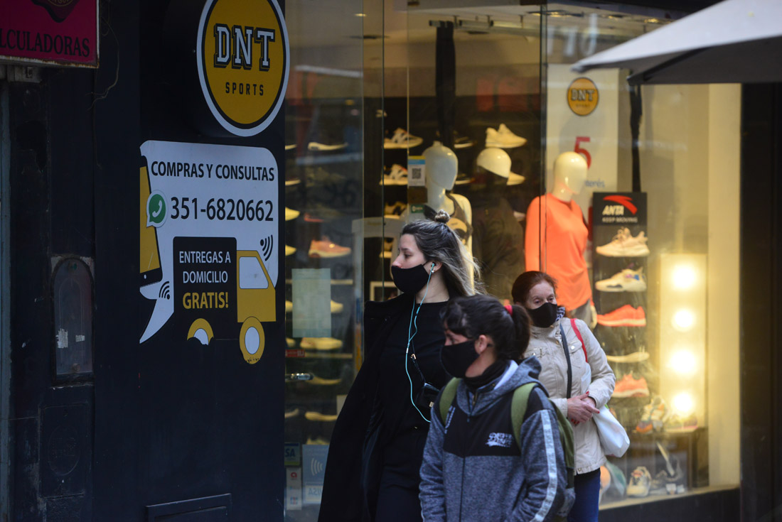 Cada vez más negocios proporcionan las ventas desde las redes sociales. (Nicolás Bravo)