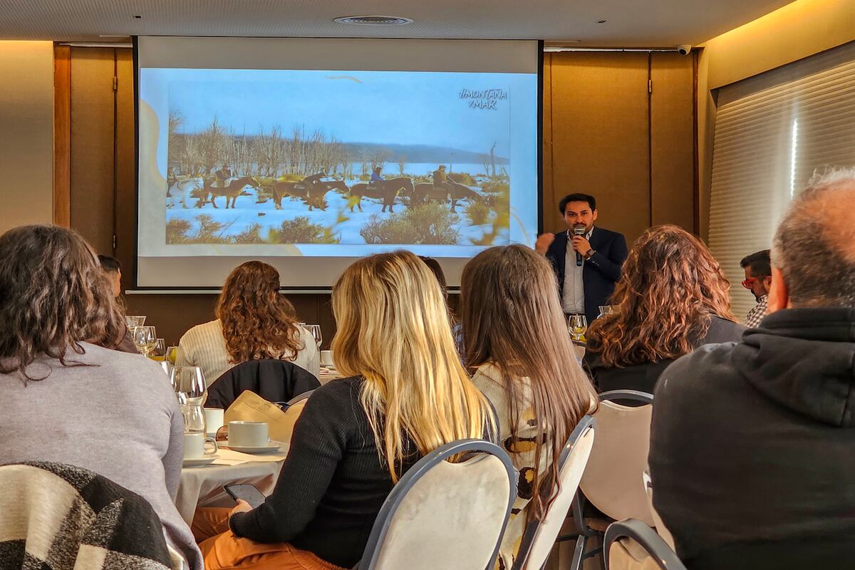 Instituto Fueguino de Turismo en acción. Desayuno de trabajo con prestadores de servicios fueguinos, y operadores turísticos mayoristas y minoristas de Córdoba. El evento se llevó a cabo el 18 de abril en el Windsor Hotel & Tower de Córdoba ciudad. (Gentileza: Mario Rodriguez)