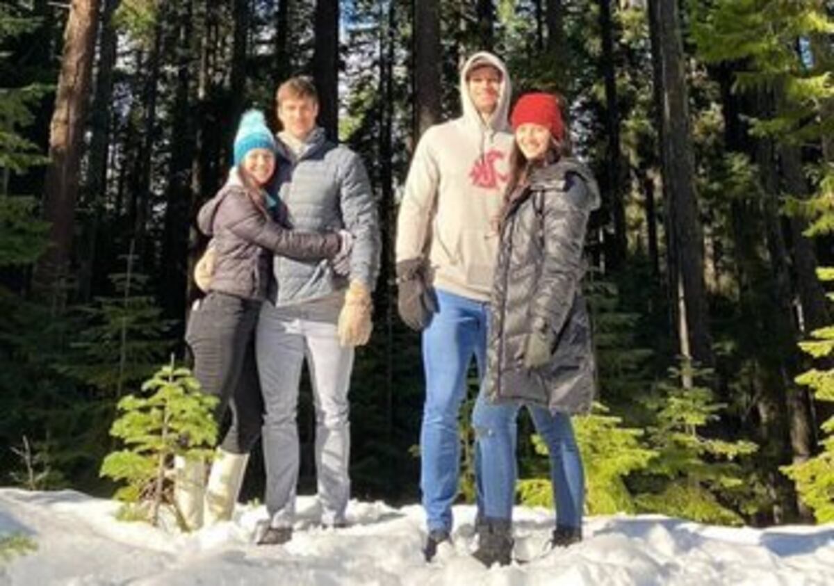 Estados Unidos: las hermanas gemelas se enamoraron de dos hermanos idénticos y se fueron a vivir juntos los cuatro. (Twitter