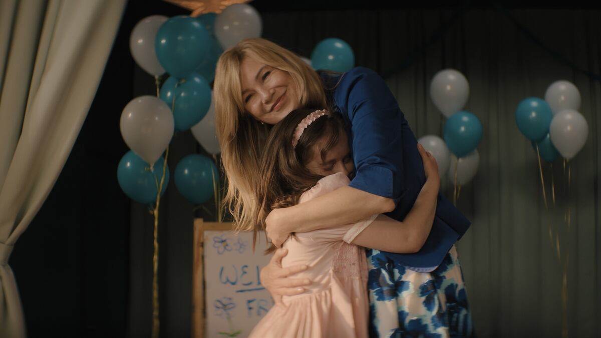 Good American Family, drama de Disney+ basada en un increíble hecho real.