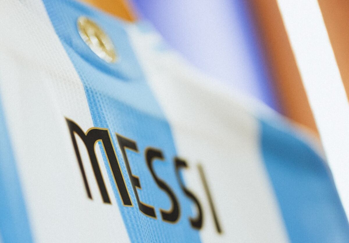 La camiseta de Messi, lista en el vestuario. (AFA).