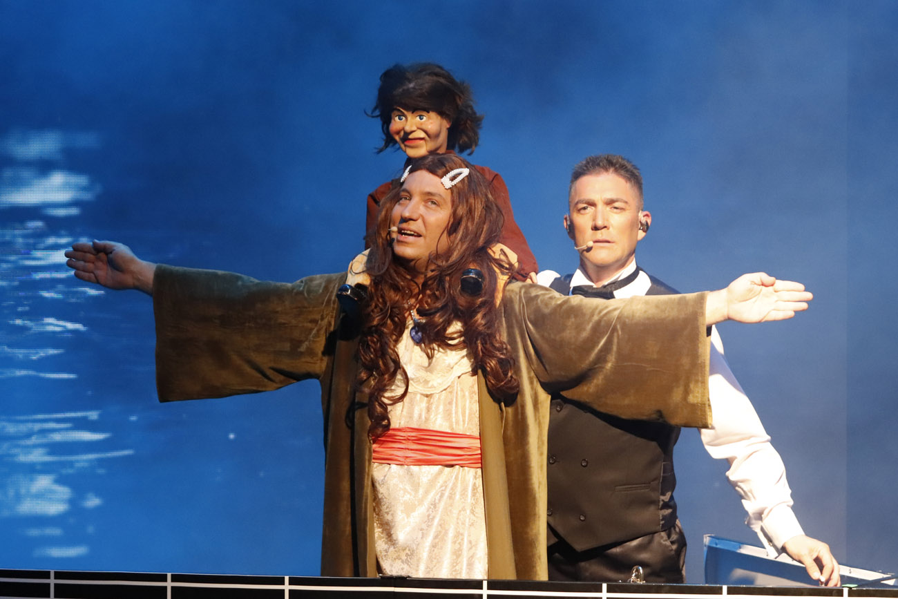 Mauro Villaverde es el ventrílocuo que le da voz al personaje del muñeco Pirulo, y junto a Gerardo Coniglio, protagonizan Pirulo Titánico en el Teatro del Sol 1 de Villa Carlos Paz.  (La Voz)