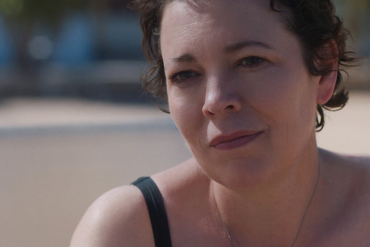 Olivia Colman en "La hija oscura". (Netflix)