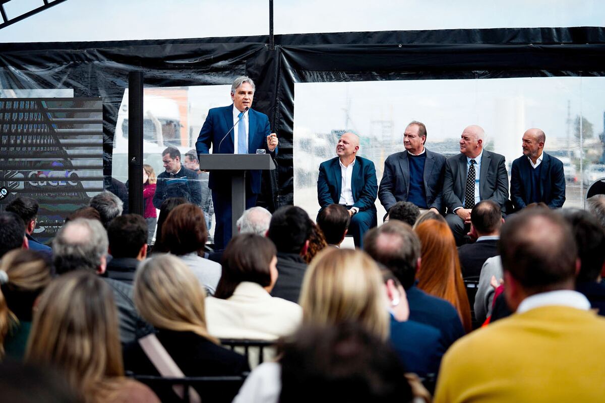 Martín Llaryora anunció rebajas para empresas logísticas.