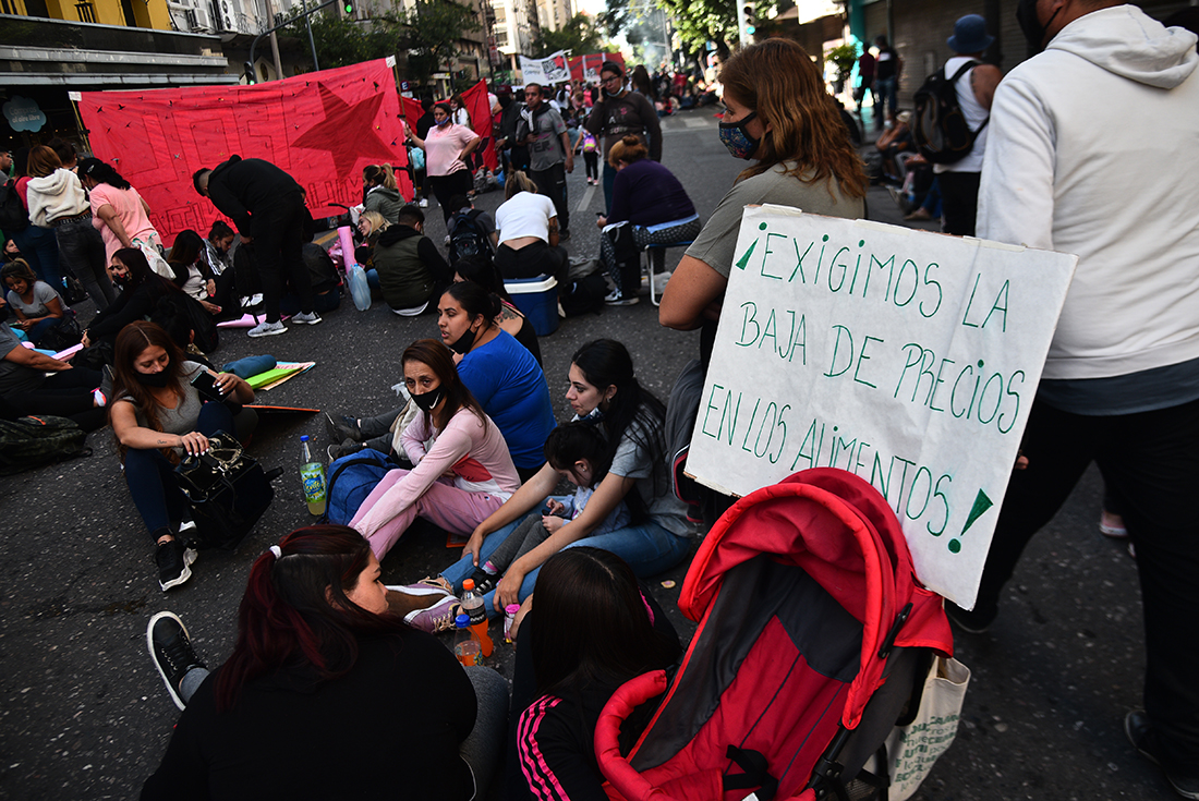 Corte de calles y puentes Piquetes piqueteros
bloqueos en tres puentes, en hora pico de ingreso al centro de Córdoba
Viernes 19 Noviembre 2021
Fotografía José Gabriel Hernández