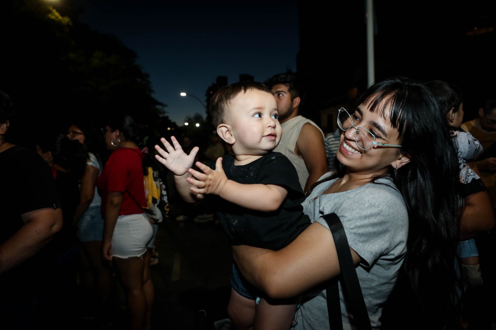 En fotos y videos, así se ve el arbolito de Navidad gigante de Córdoba. (Prensa Gobierno)