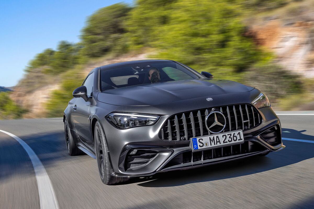 Acelera de 0 a 100 km/h en 4,2 segundos, en tanto que la velocidad máxima es de 250 km/h.