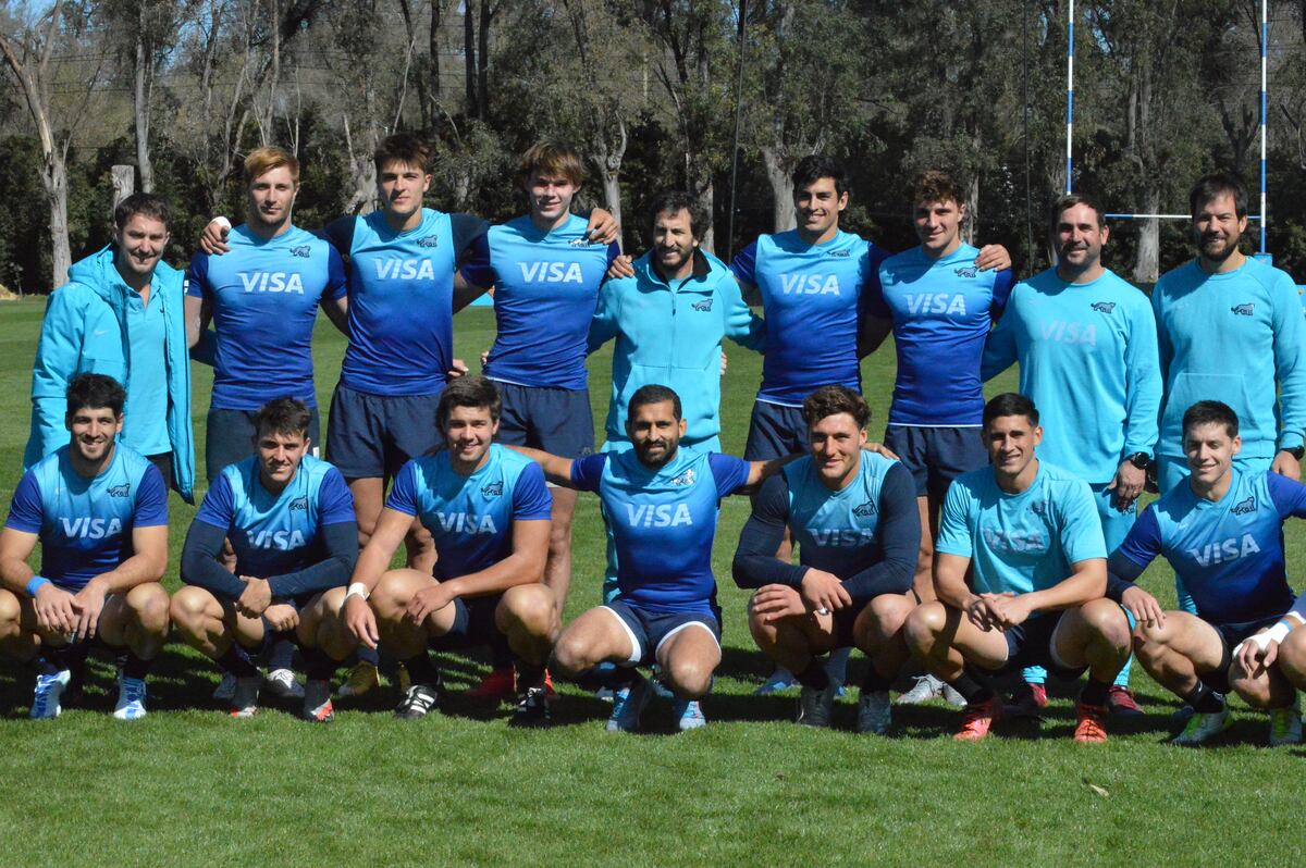 El plantel de Los Pumas 7s con todo el foco puesto en la última etapa del Circuito Mundial y, luego, la Copa del Mundo. (Prensa UAR)