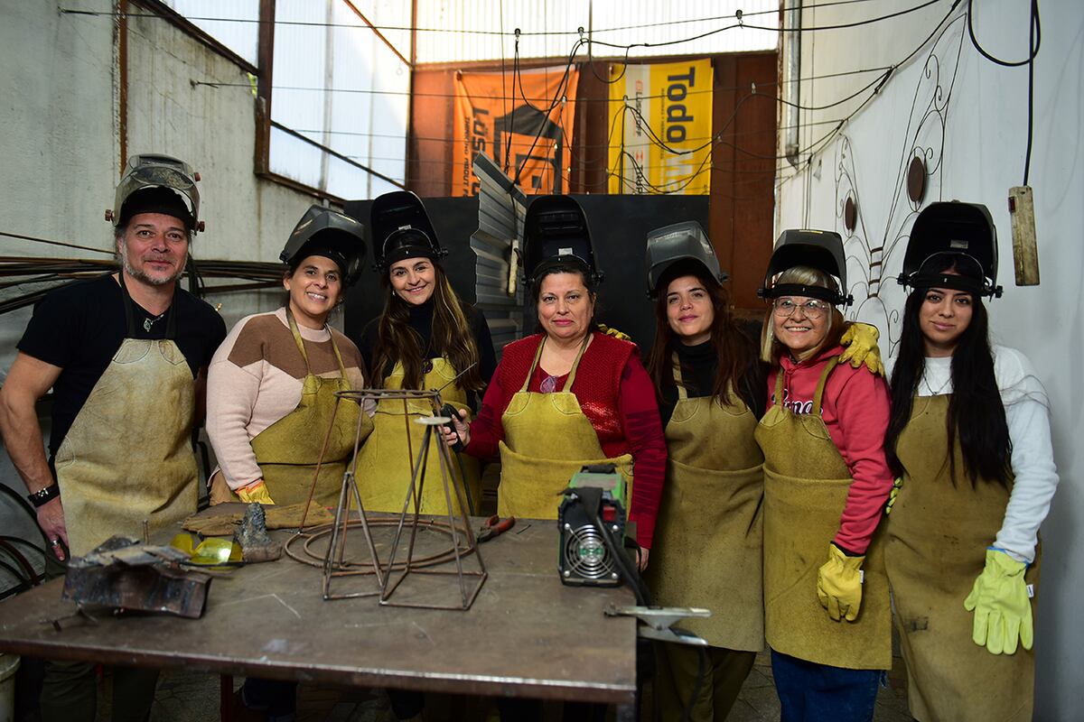 El grupo de los viernes de Herrería Athelier.  (Nicolás Bravo / La Voz)