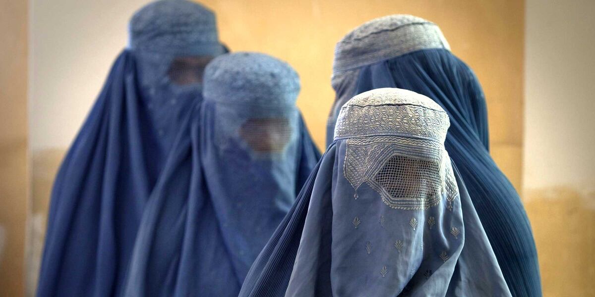 Mujeres utilizando la burka en Afganistán.