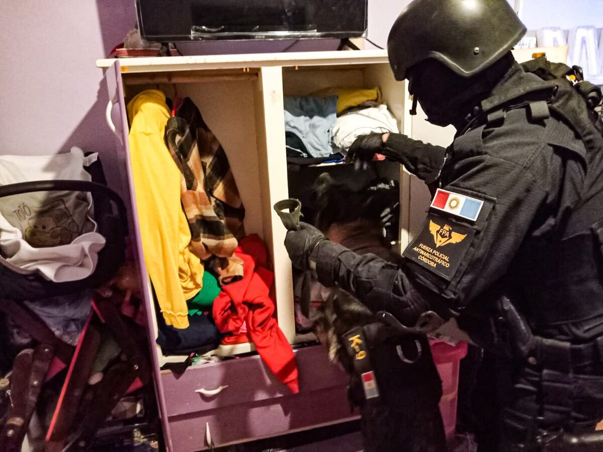 Los allanamientos se llevaron a cabo en barrio Fátima, Centro y Lourdes de Villa del Totoral y uno en el barrio Juan Pablo II de Córdoba Capital. (Fuerza Policial Antinarcotráfico)
