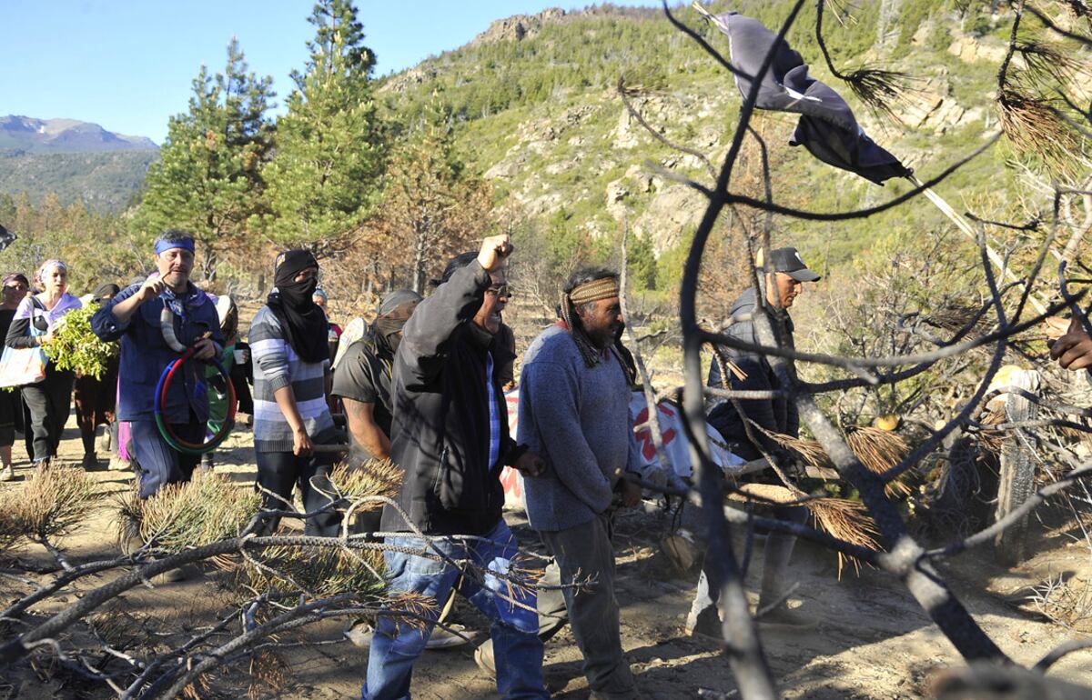 Conflicto mapuche. Recrudecimiento de la situación el en sur del país por el crimen de un hombre (Télam).