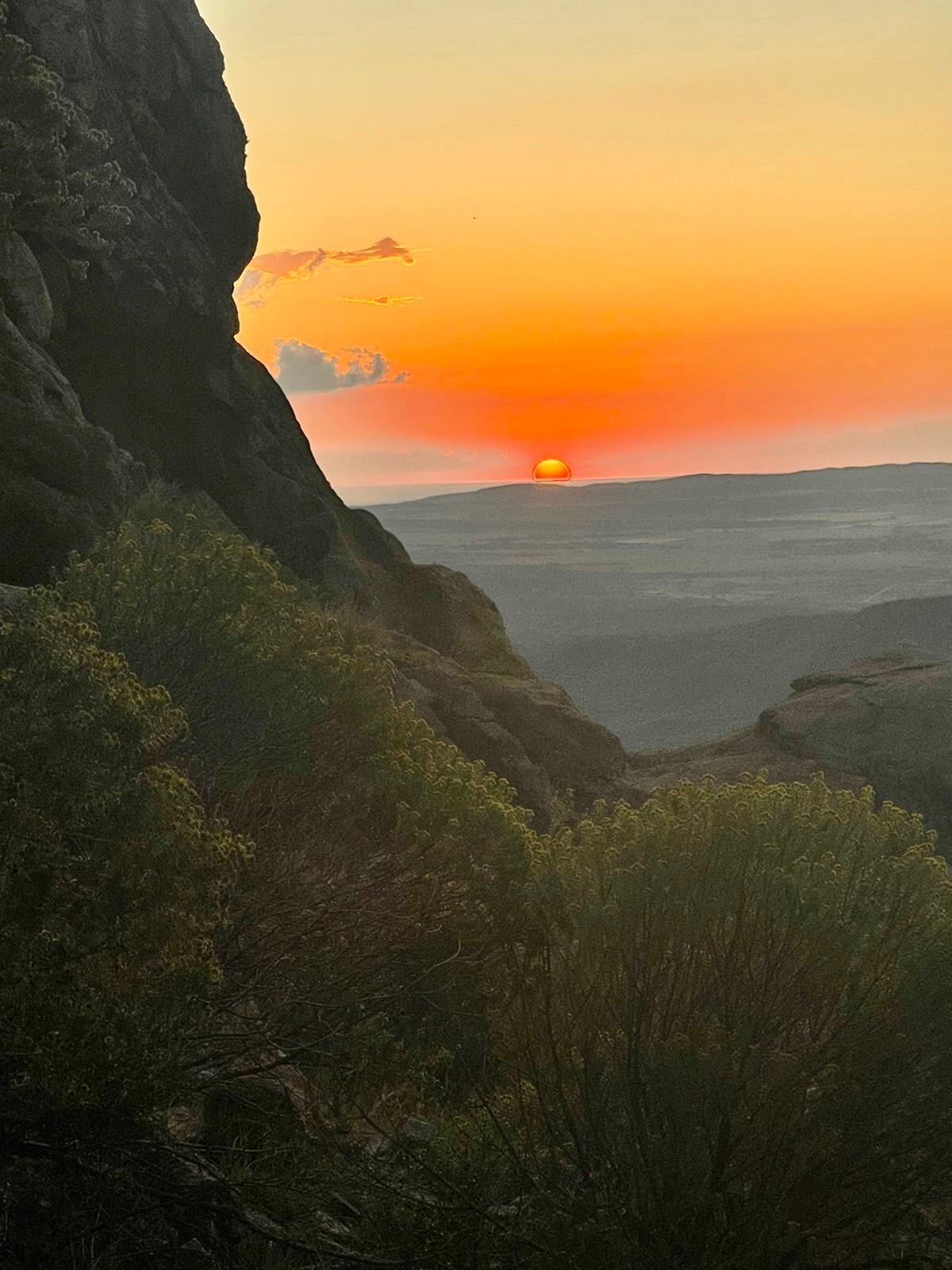 Contemplar el atardecer desde las Sierras es una experiencia única. (Foto: Romina Musso)