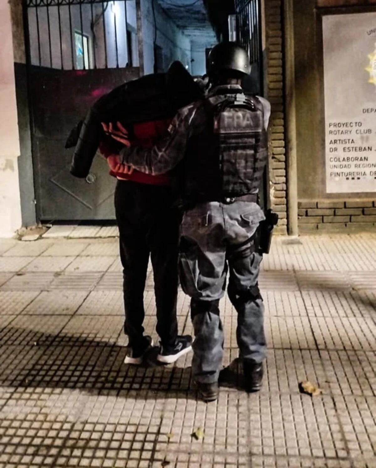 Agua de Oro: la Policía detuvo a dos hombres y varias dosis de estupefacientes en un operativo antinarcotráfico. (Gentileza)