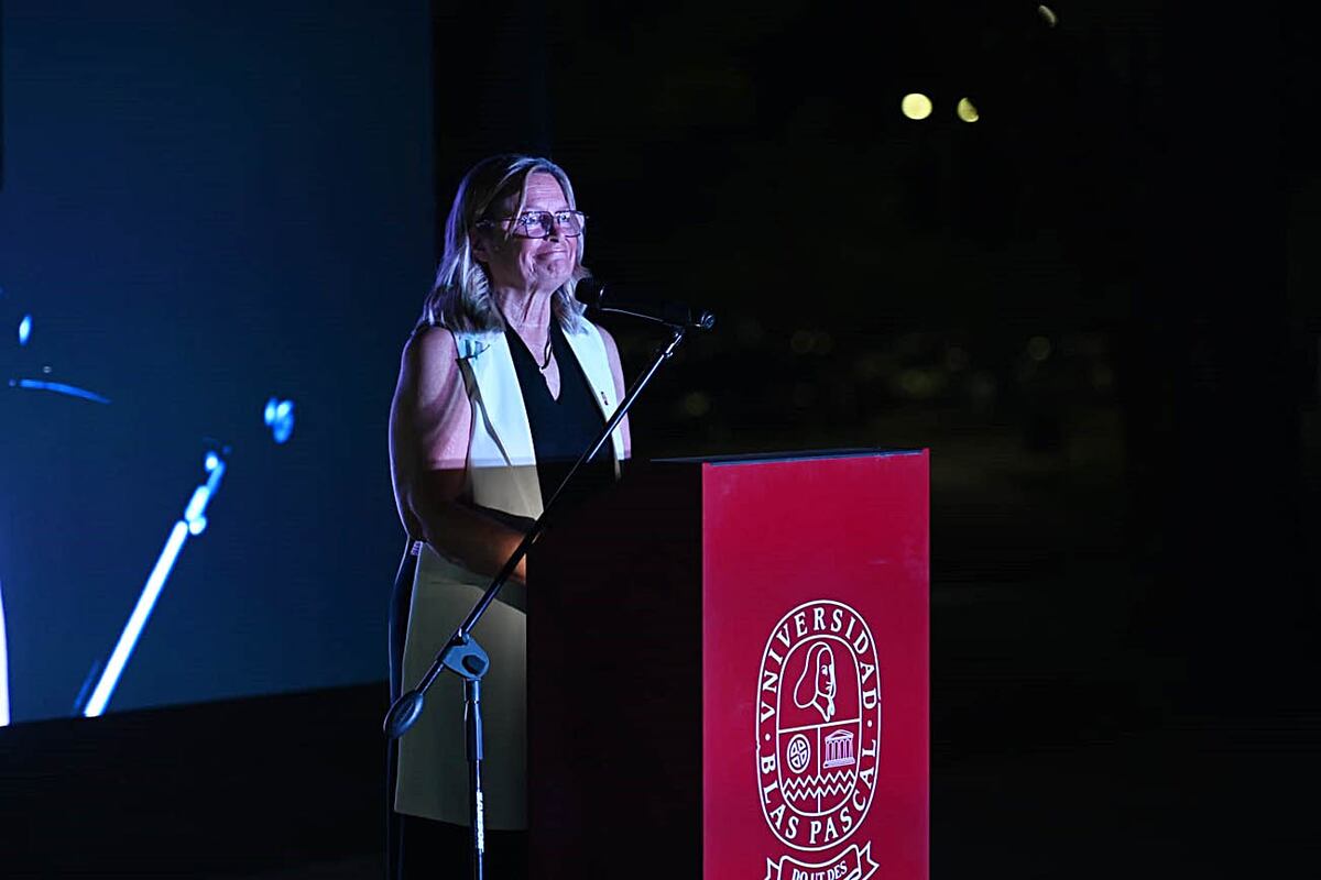 Magister, Teresa Olivi rectora de la Universidad Blas Pascal.