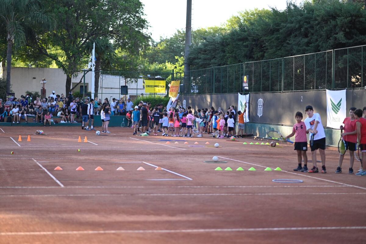 Pedro Cachín estuvo al frente de un torneo benéfico en el Club Bell de Bell Ville. Una jornada en la que se vivió una verdadera fiesta. (Foto gentileza de Leo Zarini)