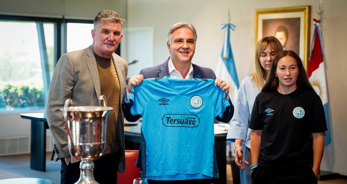 Llaryora recibió al plantel femenino de Belgrano tras el histórico título nacional. (Prensa Gobierno de Córdoba).