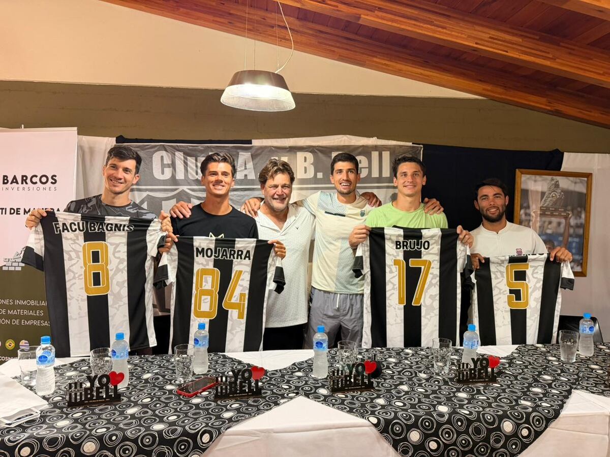 Pedro Cachín y sus amigos del tenis, unidos por la solidaridad en Bell Ville. (Gentileza Leo Zarini)